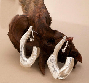 Steel Confidence Earrings – strong, sleek, unstoppable.