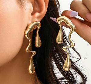 Limitless Form Earrings – breaking boundaries of design and confidence.