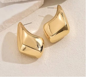 So Chic Post Earrings