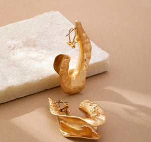 Steel Confidence Earrings – strong, sleek, unstoppable.